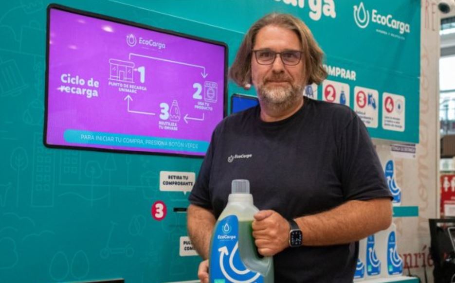La nueva apuesta de EcoCarga: instalará máquinas dispensadoras de artículos de limpieza en el metro y condominios